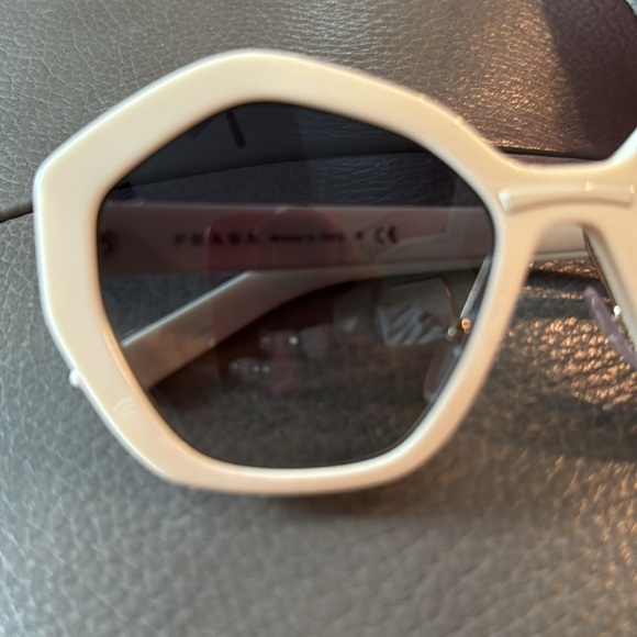 Brand New! Prada PR 08XS 7S3-714 Sunglasses in White - Picture 8 of 9